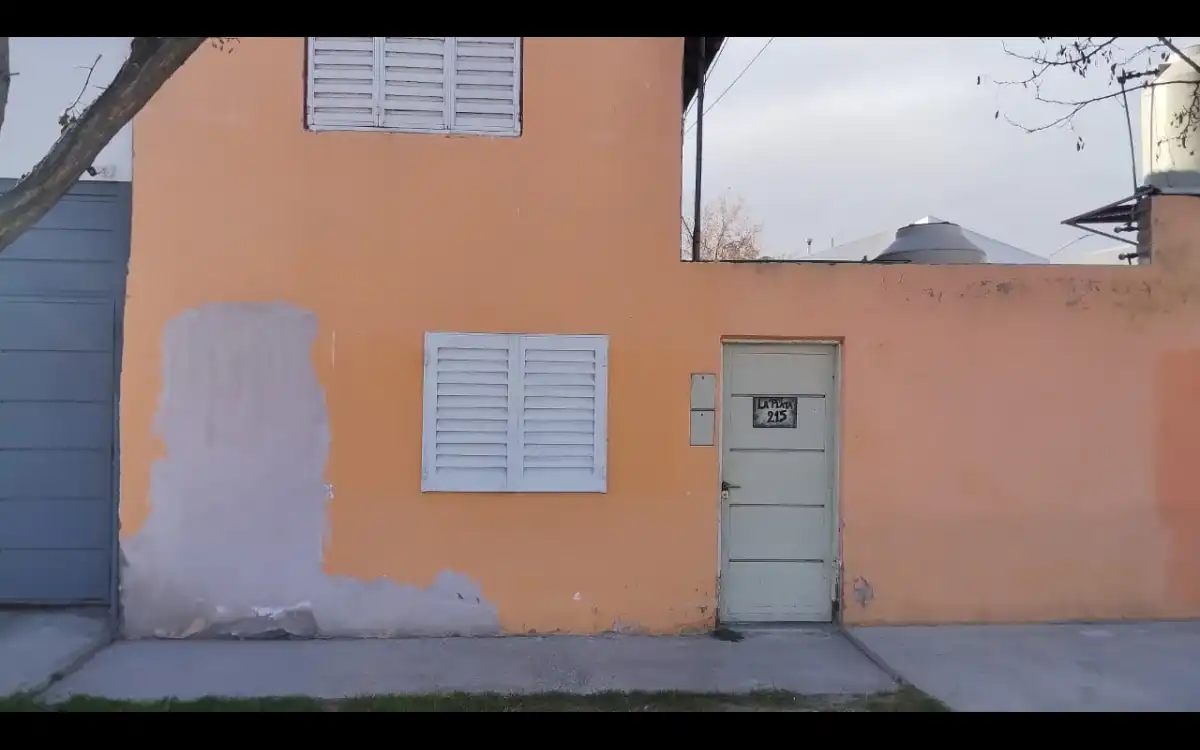 Se Alquila Depto. En Dúplex De 1 Dormitorio Calle La Plata 215 imagen 1