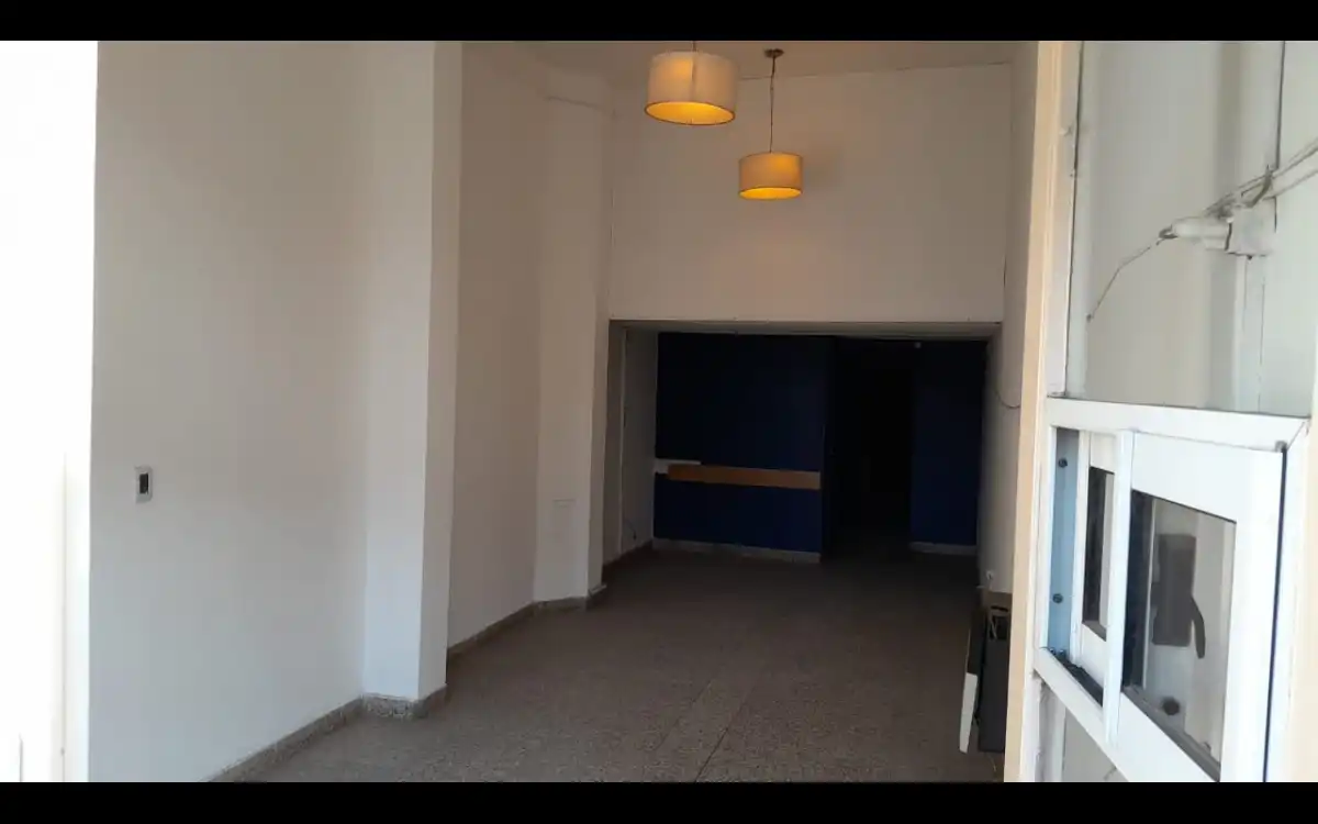 Alquilo Amplio Local Comercial En El Corazón De Neuquén De 140 M2 imagen 2