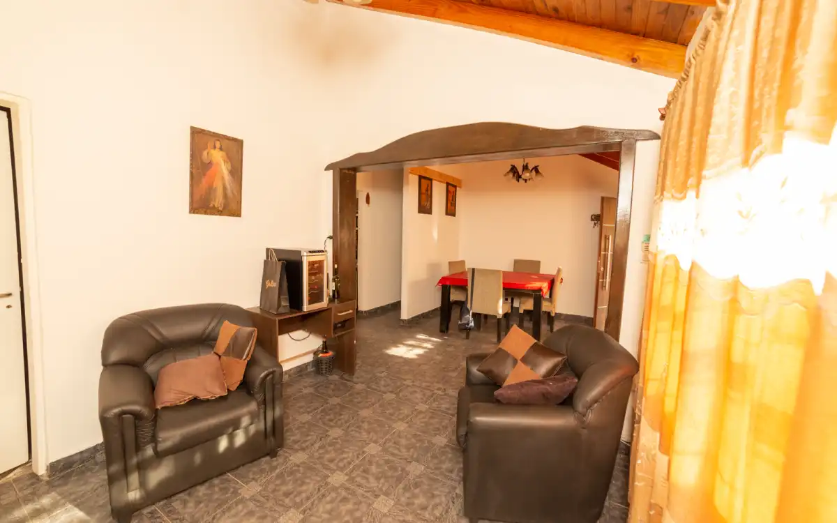 Venta Casa 3 Dormitorios Con Departamento Independiente 1 Dormitorio imagen 2