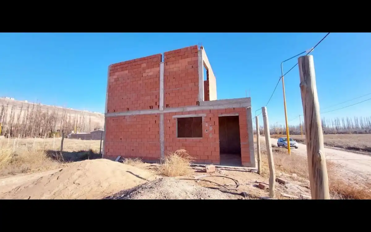 Venta Terreno Con Loft En Construcción Barrio Sommadossi Centenario imagen 1