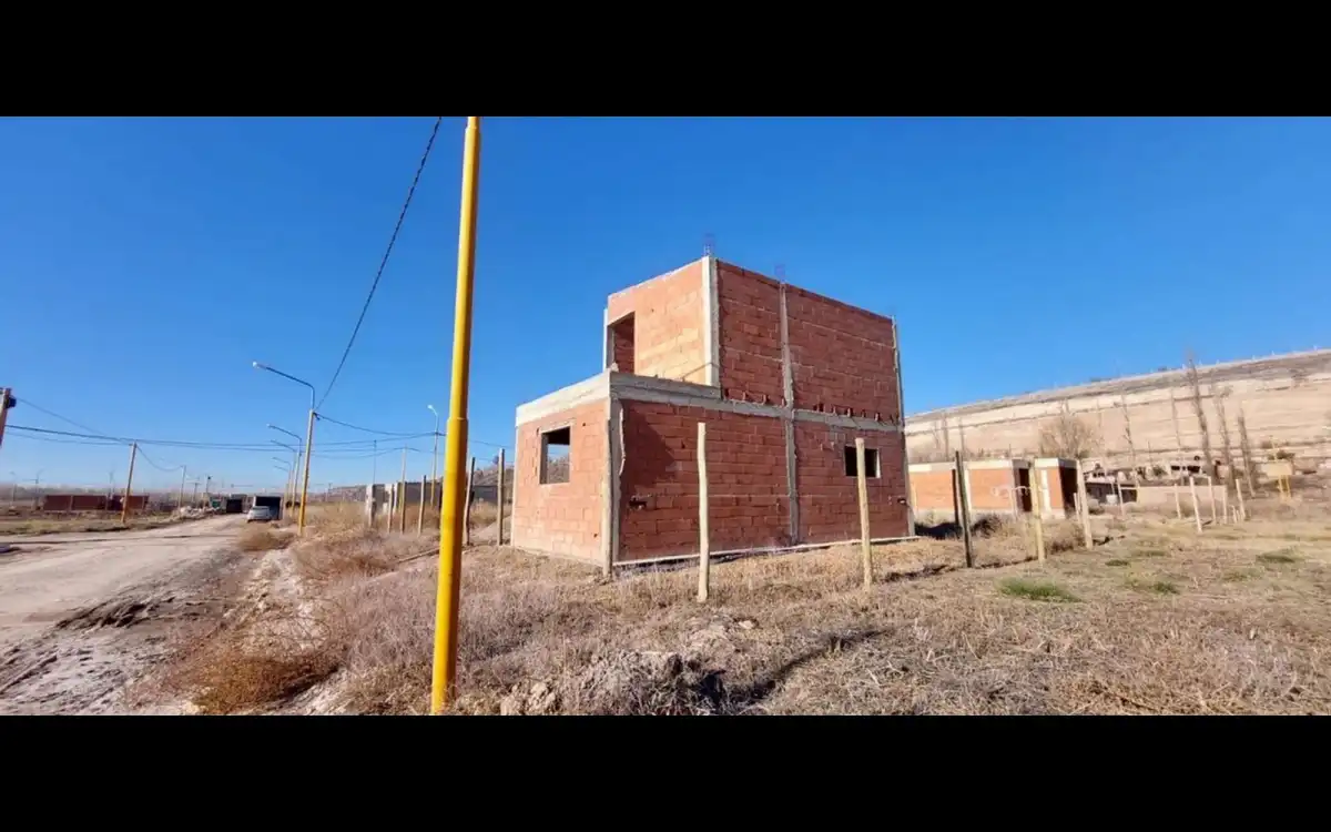 Venta Terreno Con Loft En Construcción Barrio Sommadossi Centenario imagen 2