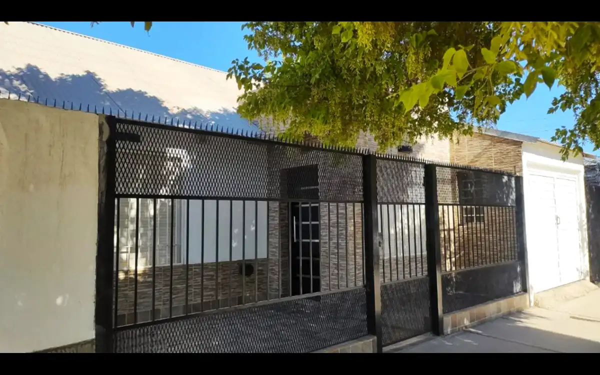 Venta Casa Cipolletti imagen 1